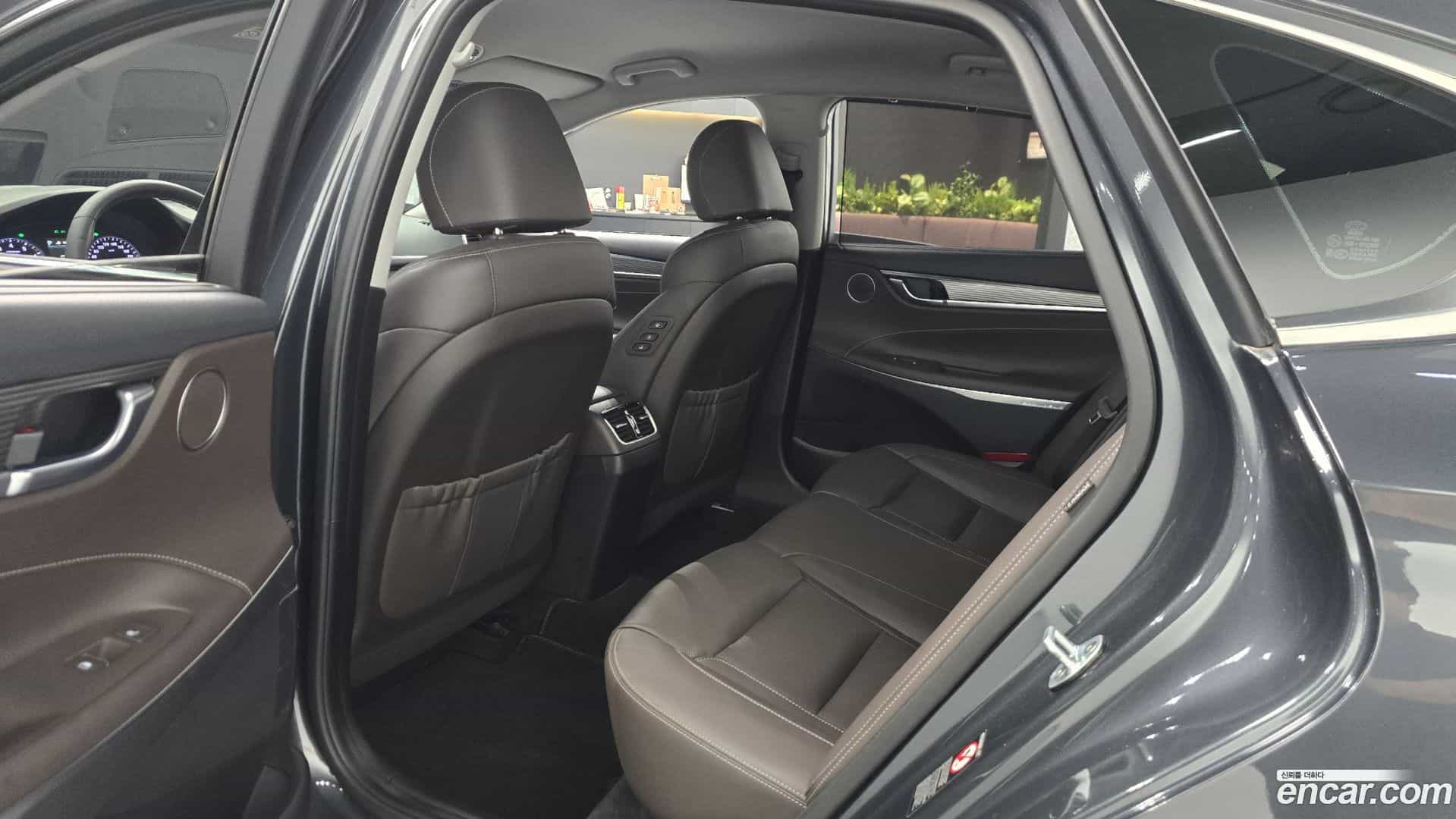 Grandeur Hyundai 2018.11-OPTION-015