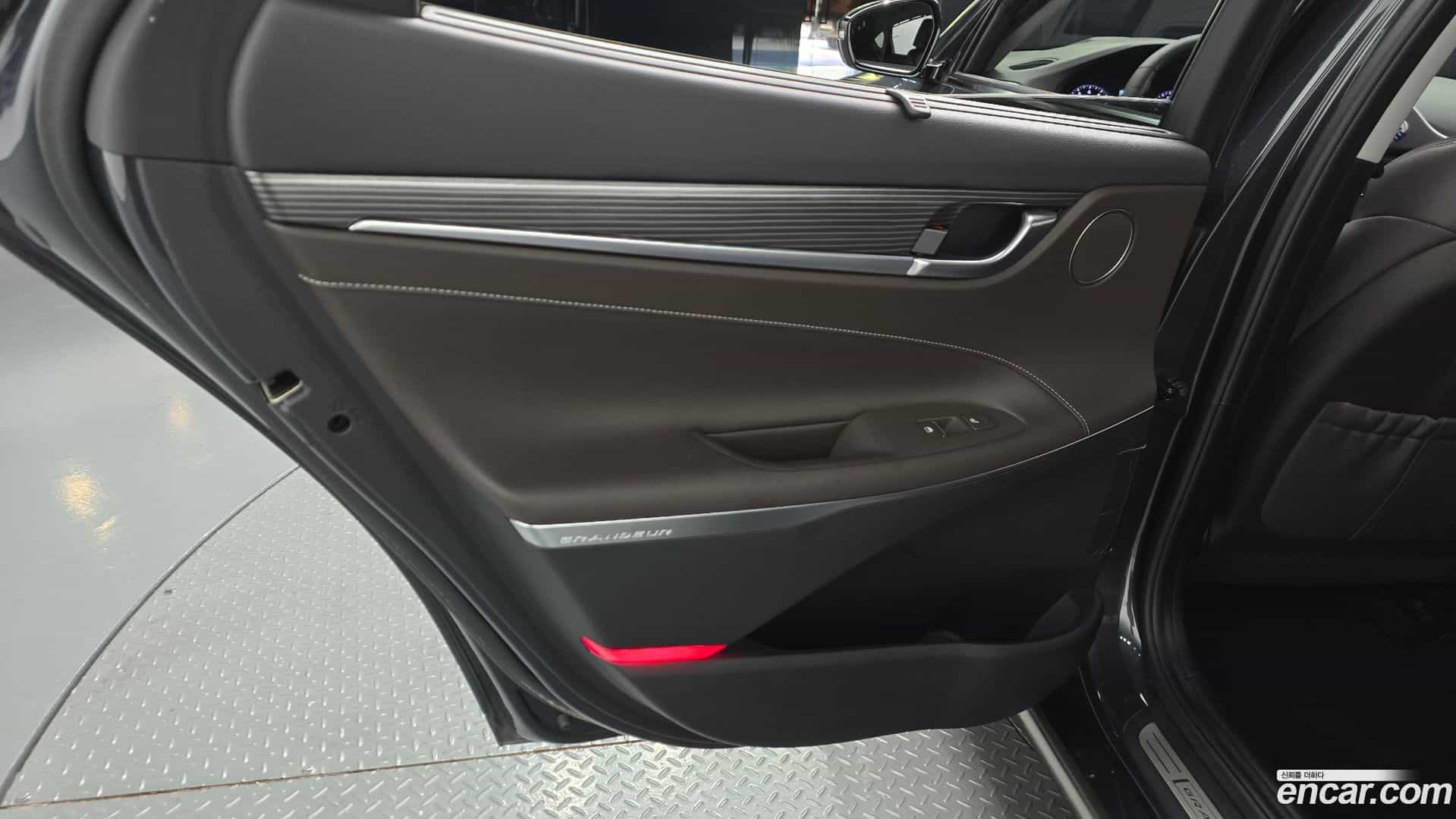 Grandeur Hyundai 2018.11-INNER-035