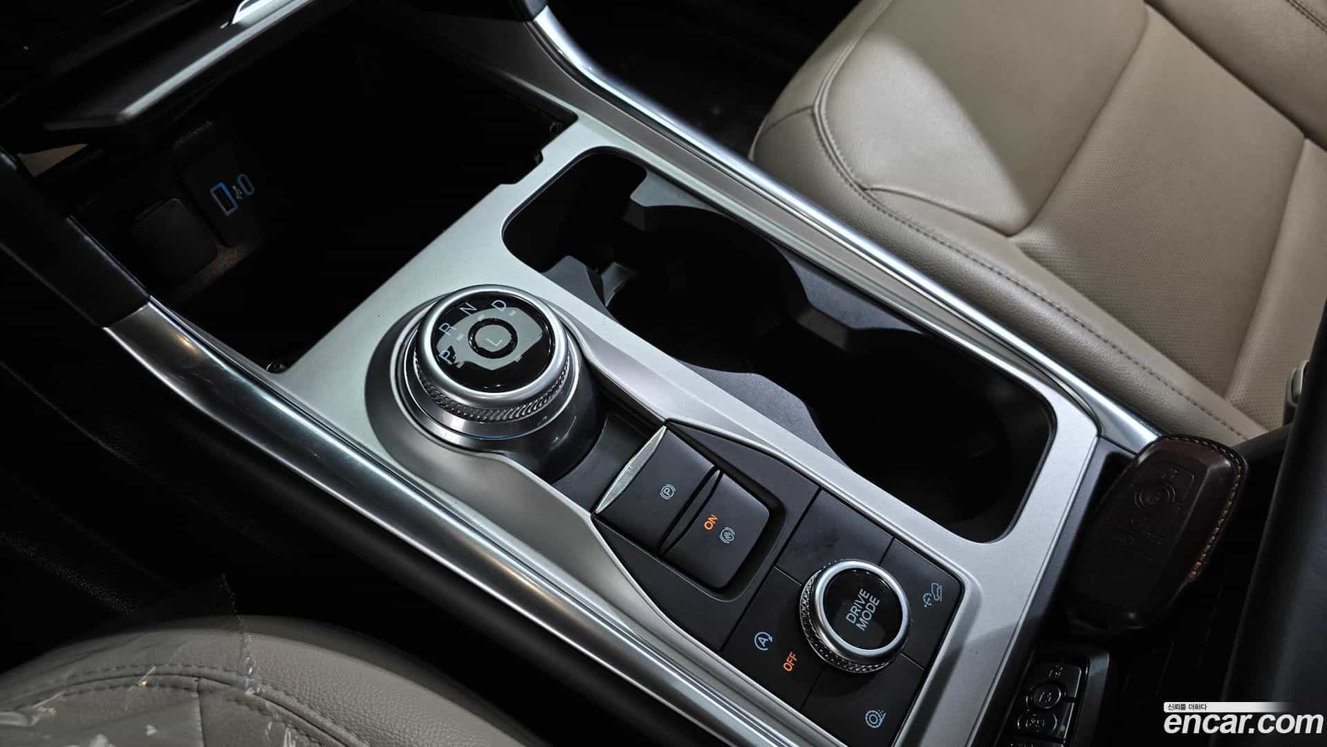 Explorer Ford 2022.10-INNER-009