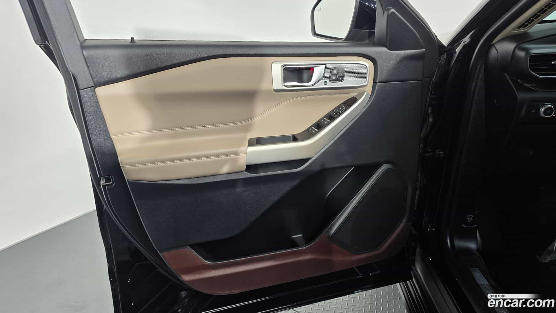 Explorer Ford 2022.10-INNER-034