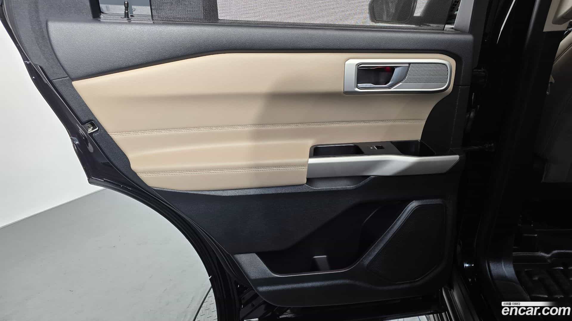 Explorer Ford 2022.10-INNER-035