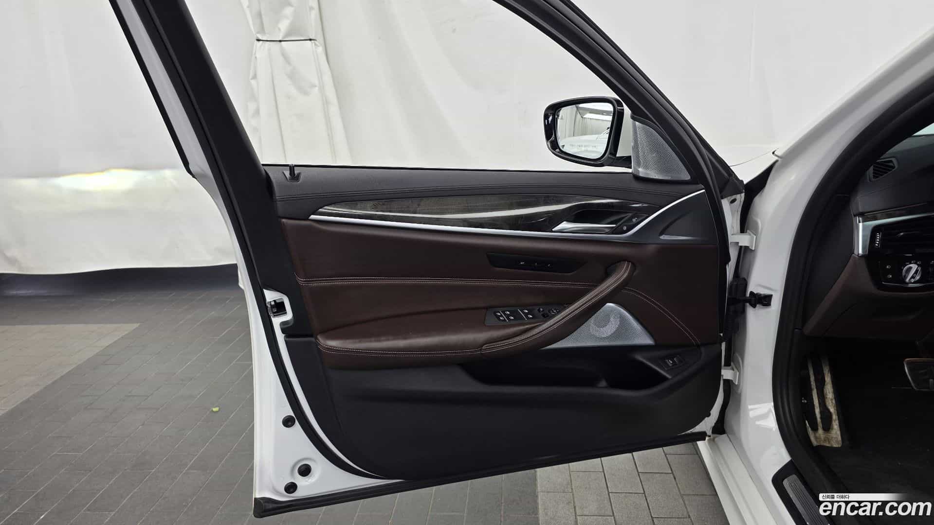 5-Series BMW 2018.4-INNER-034