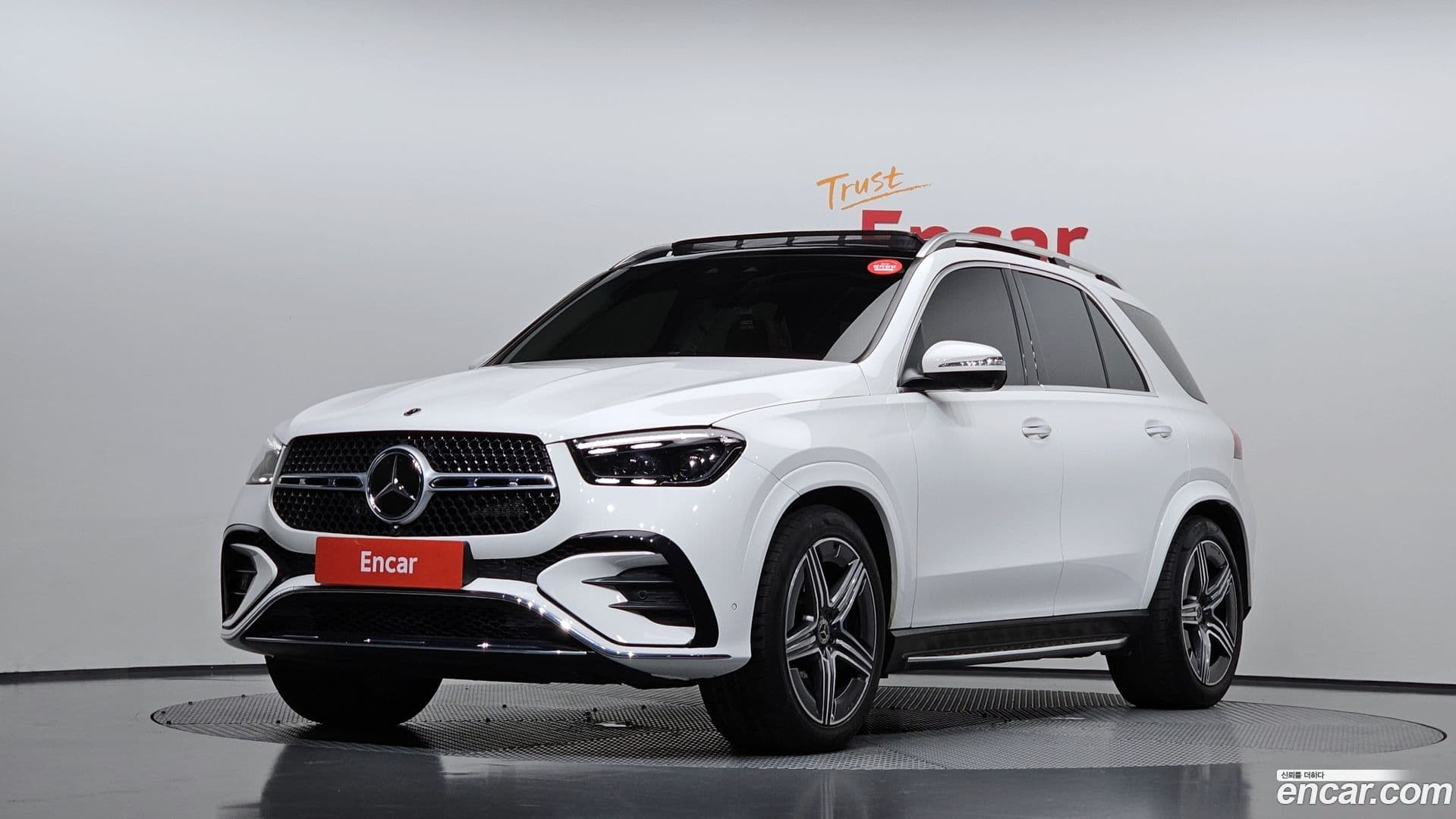 Main__Slider__Photo:GLE-Class Mercedes-Benz 2023.11-0