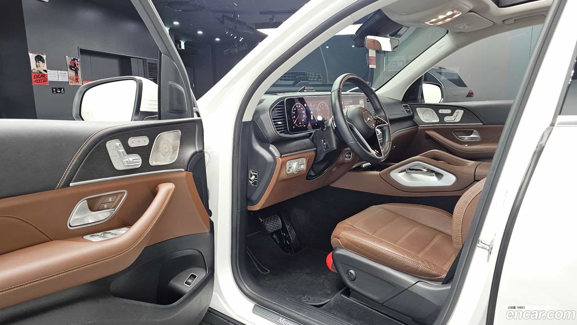 GLE-Class Mercedes-Benz 2023.11-INNER-010