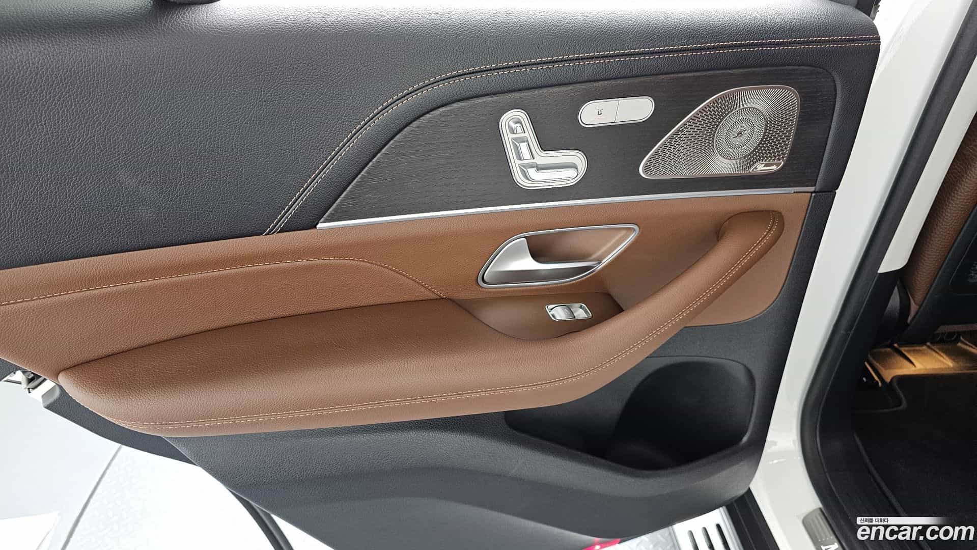 GLE-Class Mercedes-Benz 2023.11-INNER-035