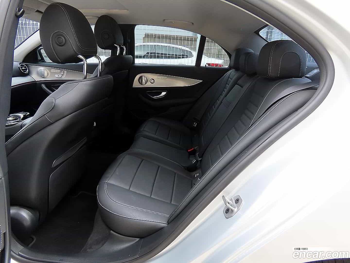 E-Class Mercedes-Benz 2018.8-OUTER-006