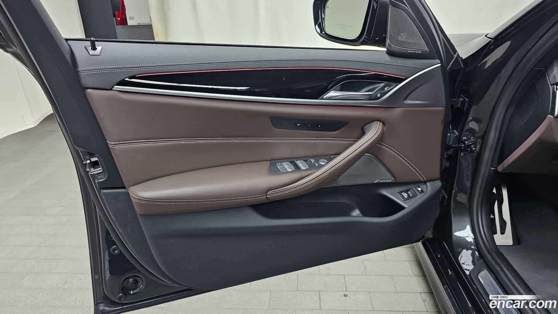 5-Series BMW 2023.6-INNER-034