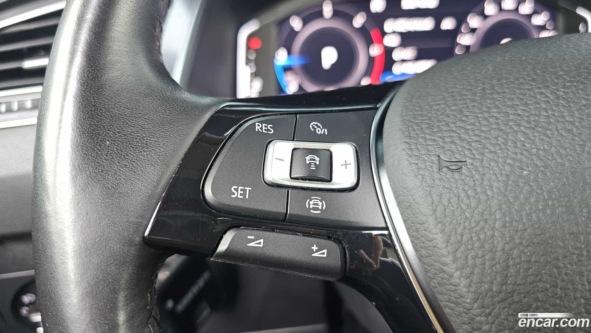 Tiguan Volkswagen 2020.11-OPTION-022