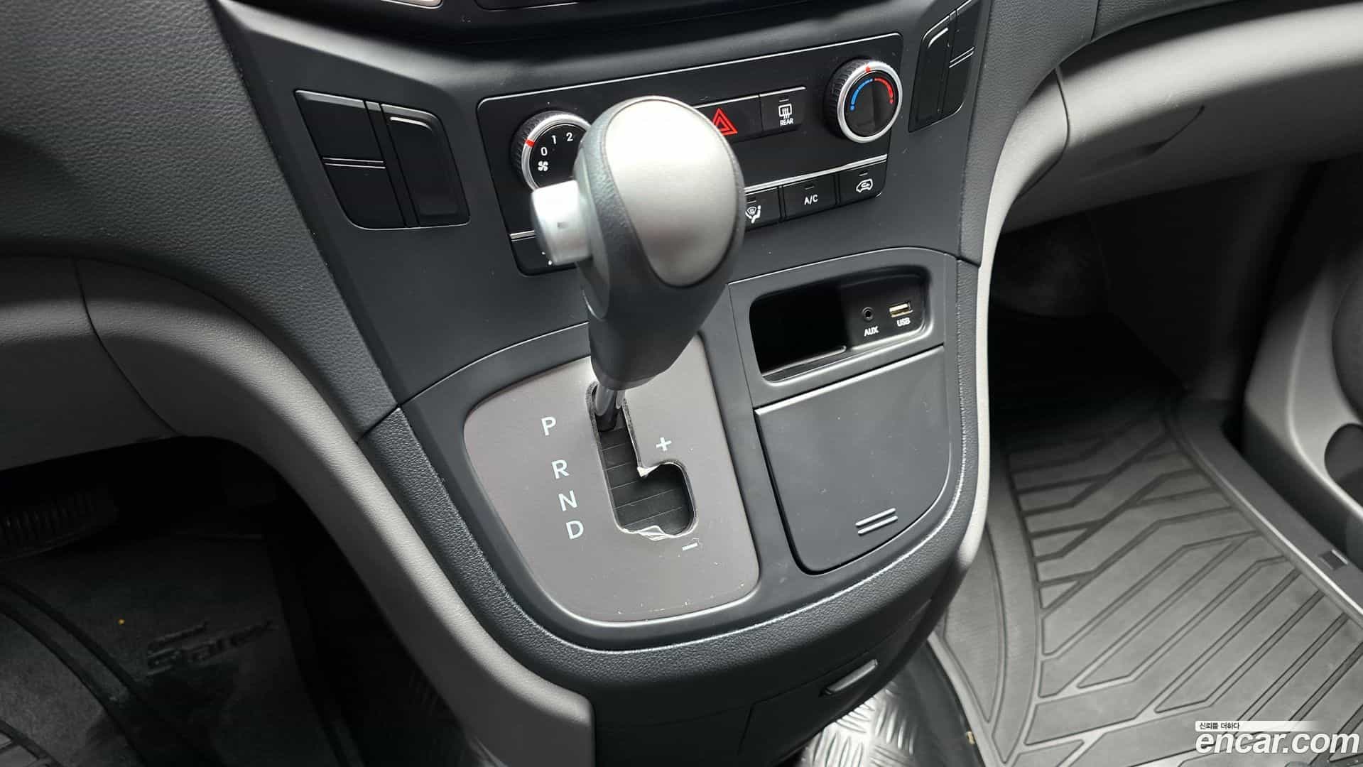 Starex Hyundai 2019.1-INNER-009