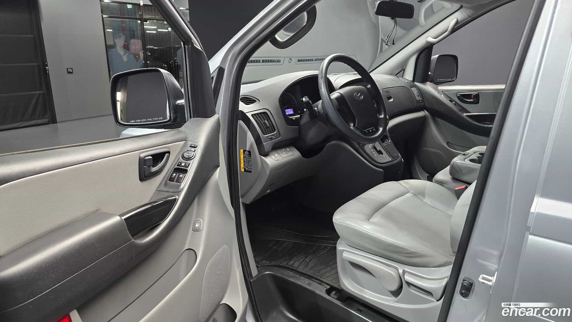Starex Hyundai 2019.1-INNER-010