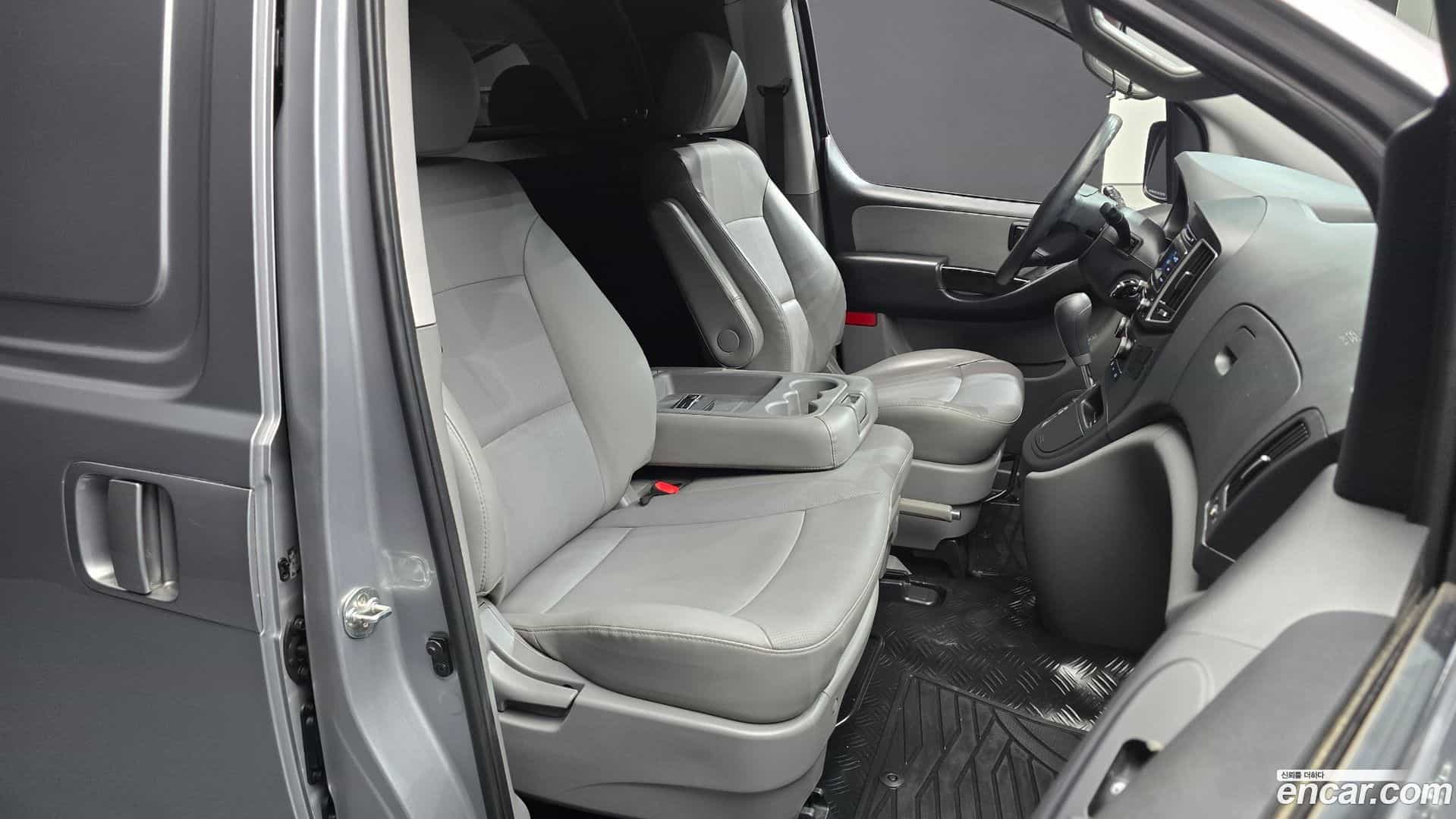 Starex Hyundai 2019.1-INNER-036