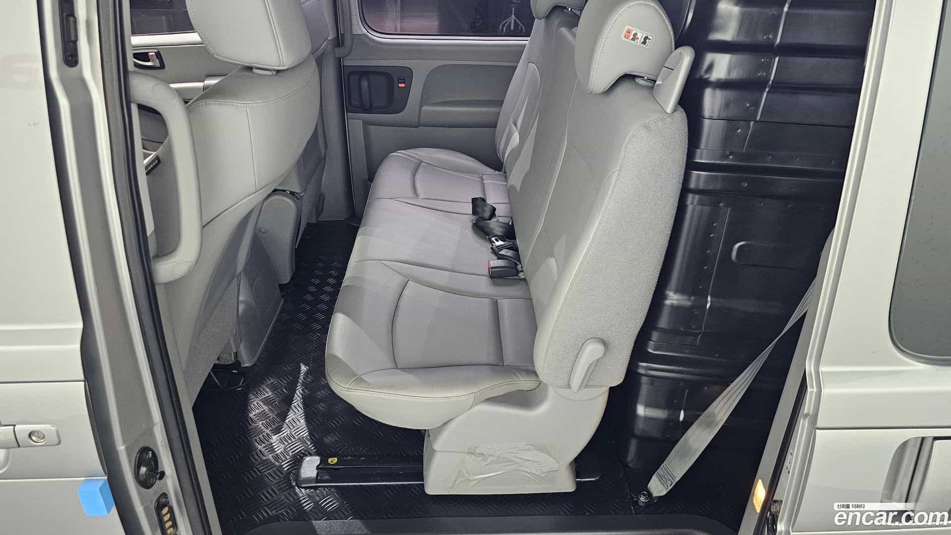Starex Hyundai 2018.6-OPTION-015