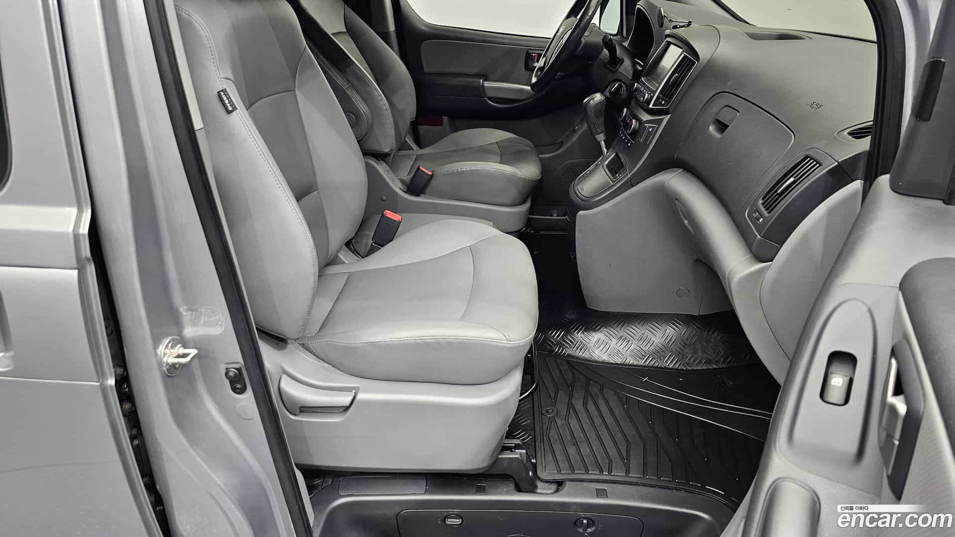 Starex Hyundai 2018.6-OPTION-016