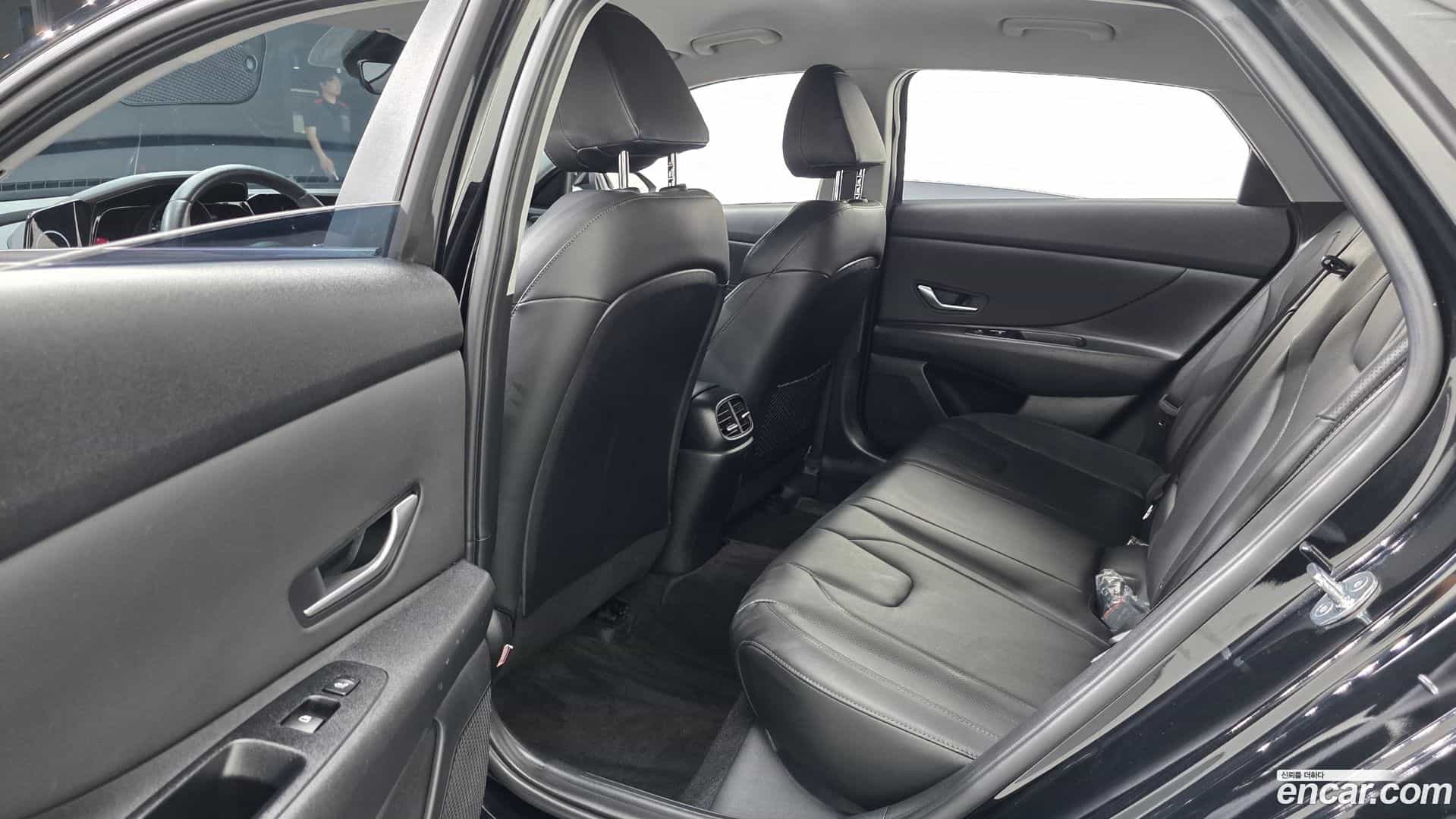 AVANTE Hyundai 2022.11-OPTION-016