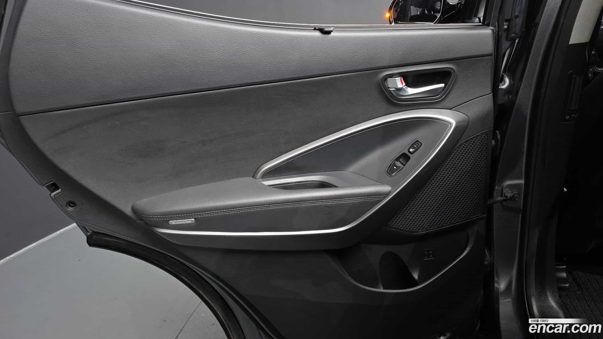 Santafe Hyundai 2017.10-INNER-035