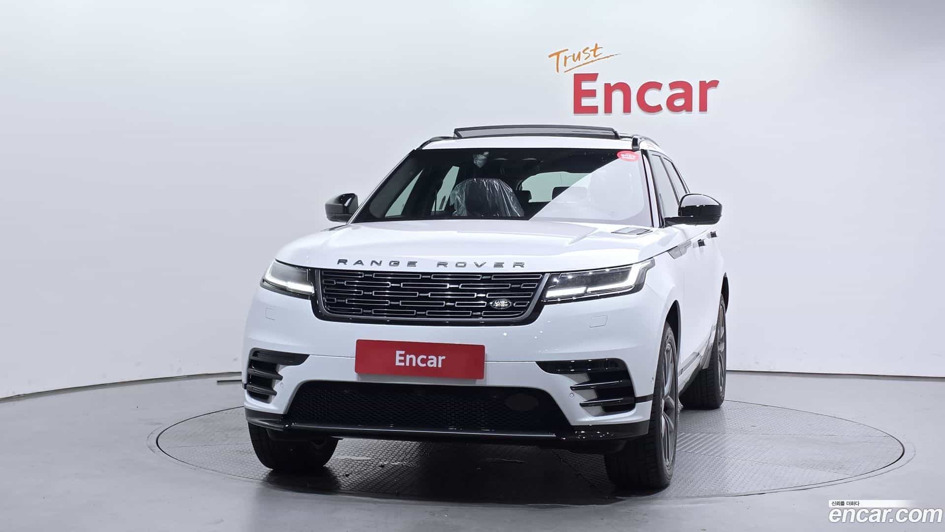 Range Rover Velar Land Rover 2026.2-OUTER-003