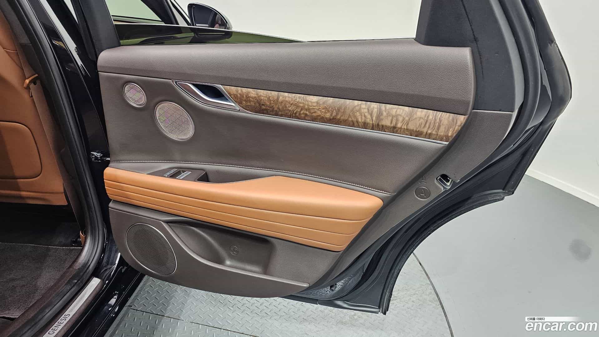 G80 Genesis 2022.2-INNER-035