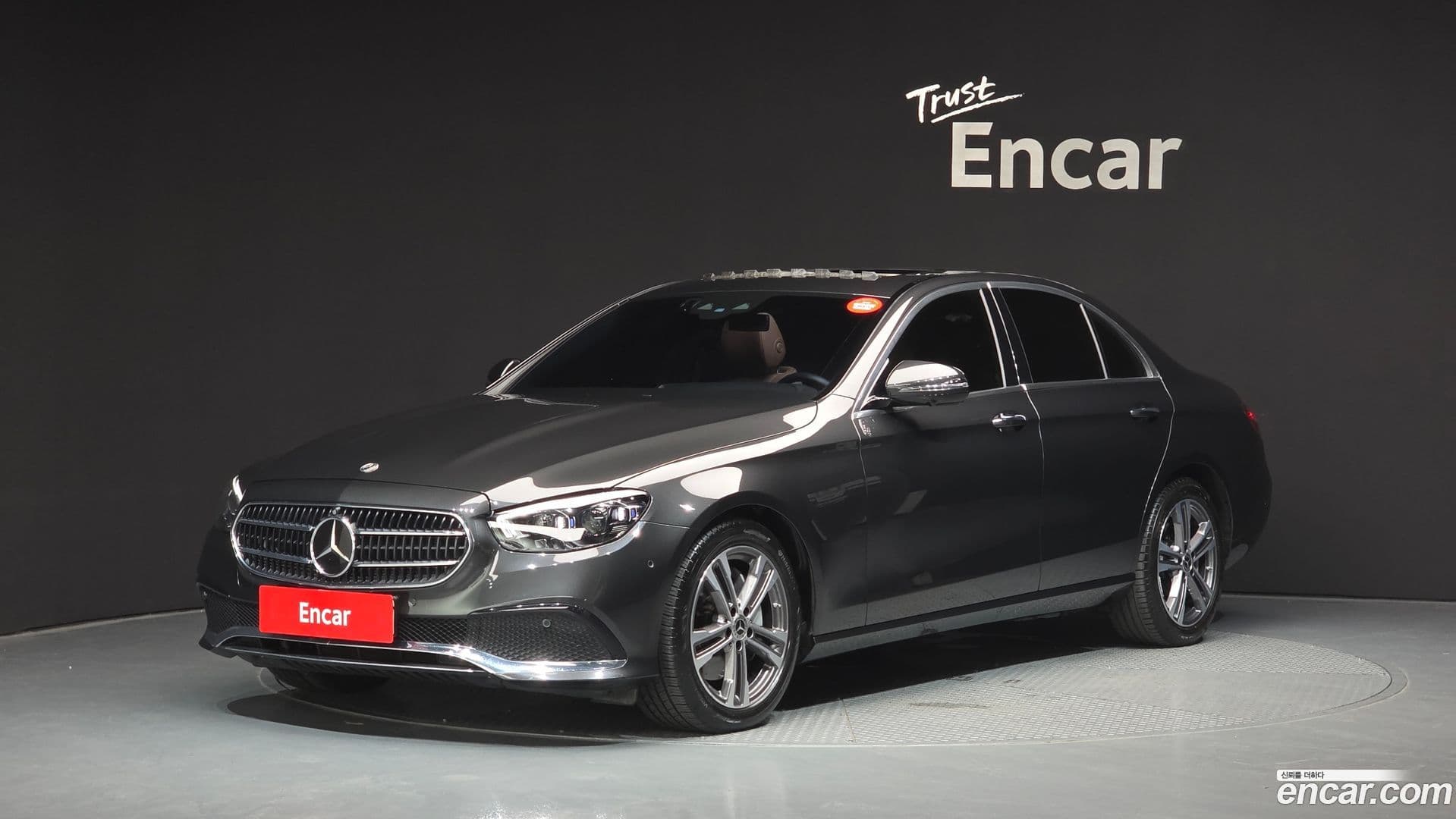 Main__Slider__Photo:E-Class Mercedes-Benz 2022.4-0