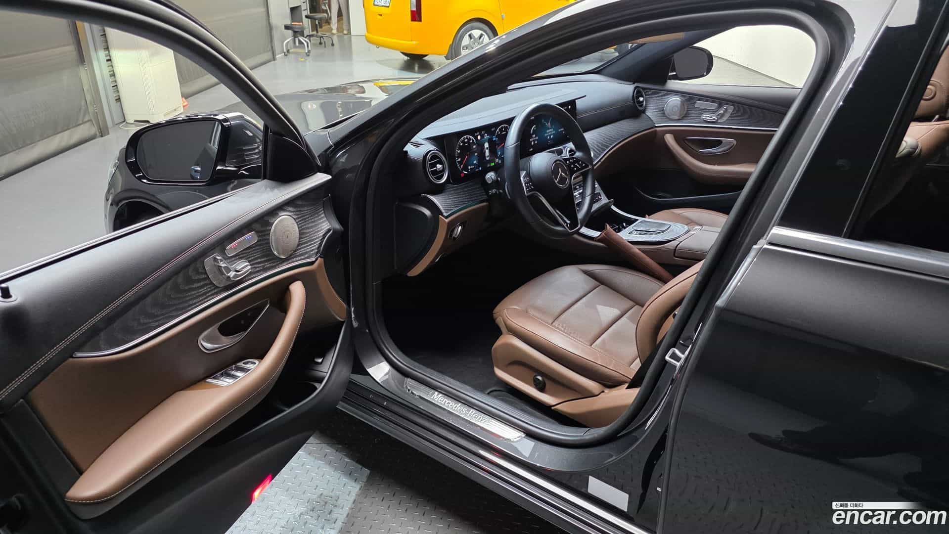 E-Class Mercedes-Benz 2022.4-INNER-010