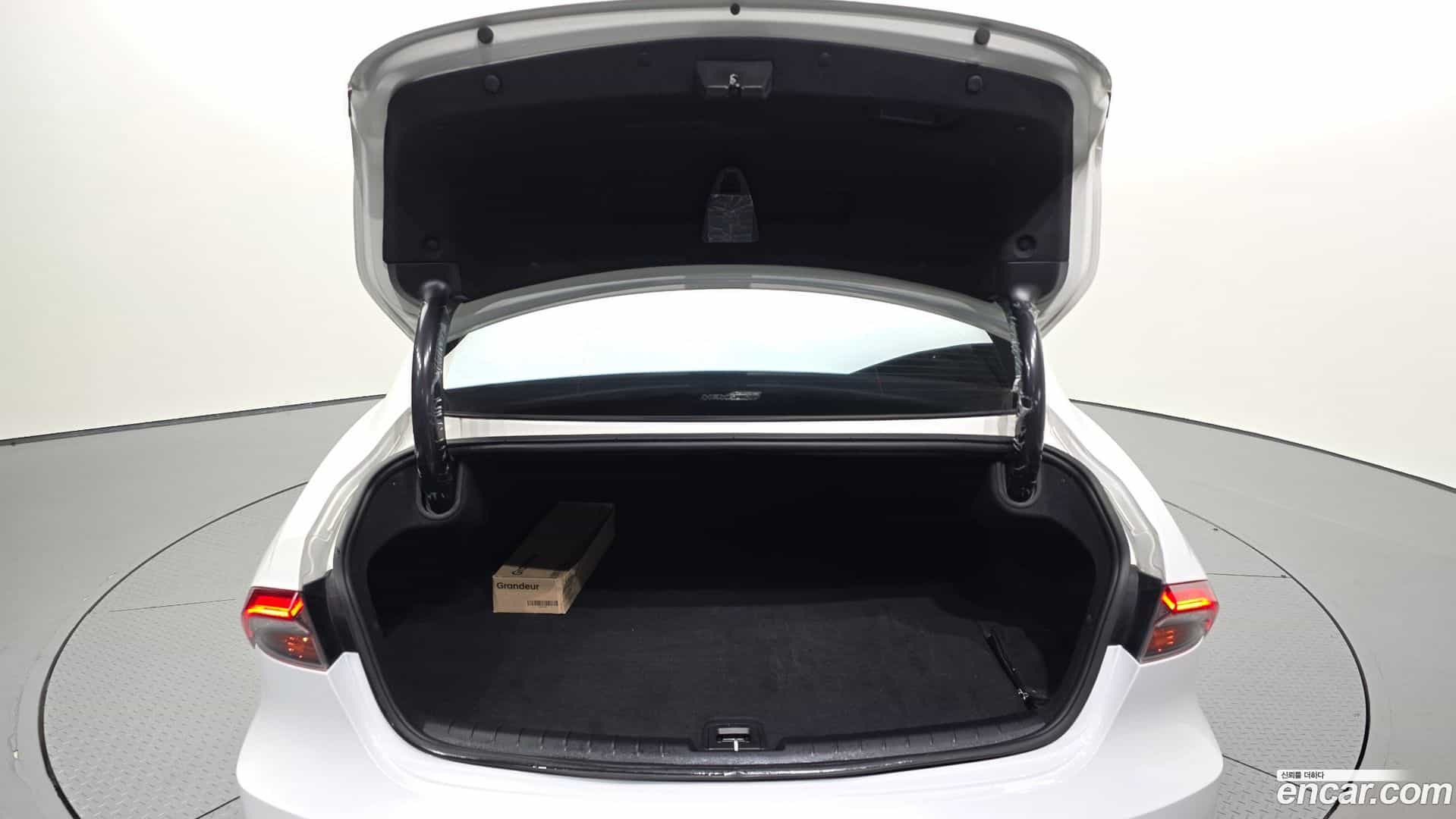 Grandeur Hyundai 2021.5-OPTION-024