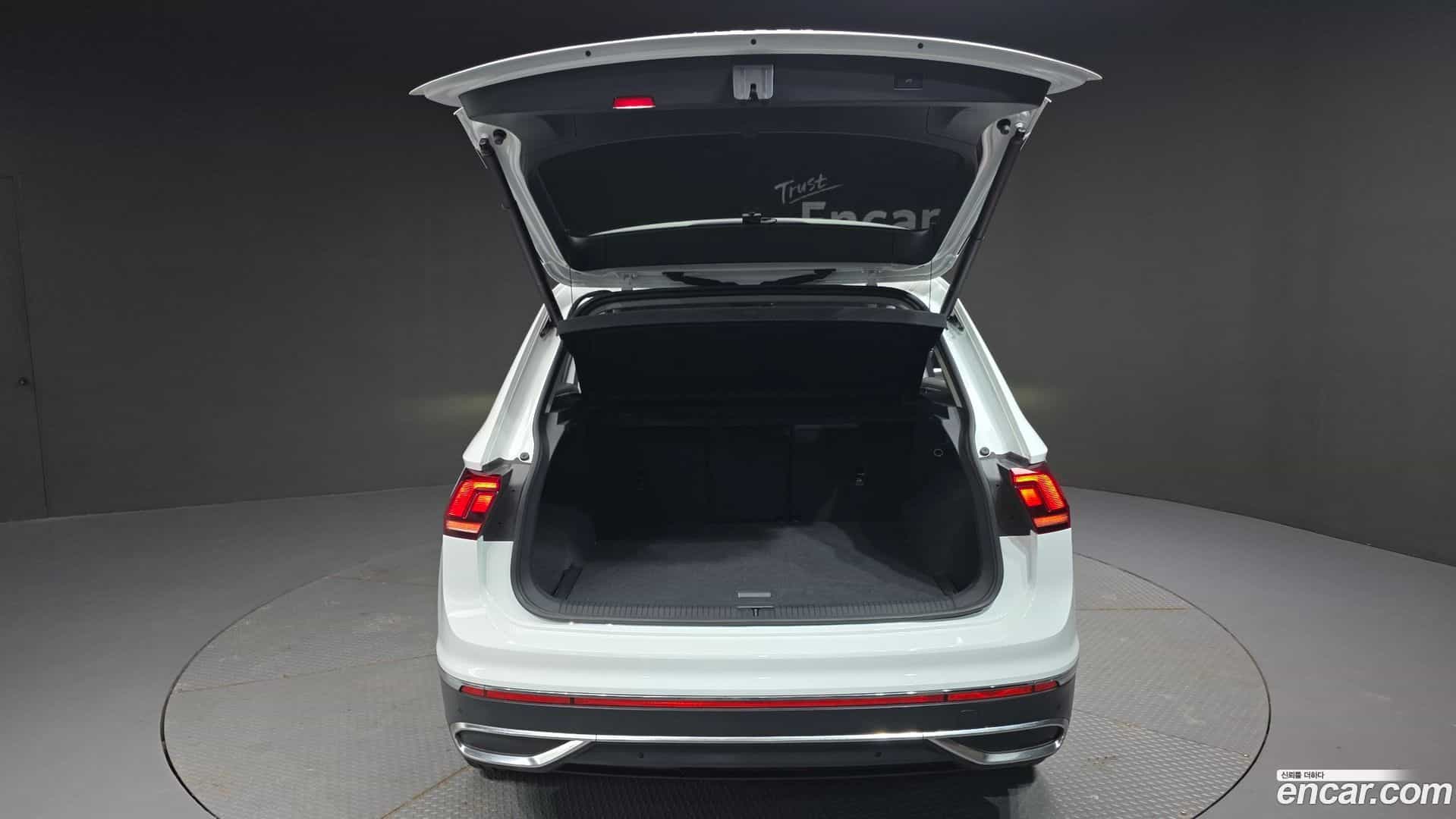 Tiguan Volkswagen 2022.11-OPTION-024