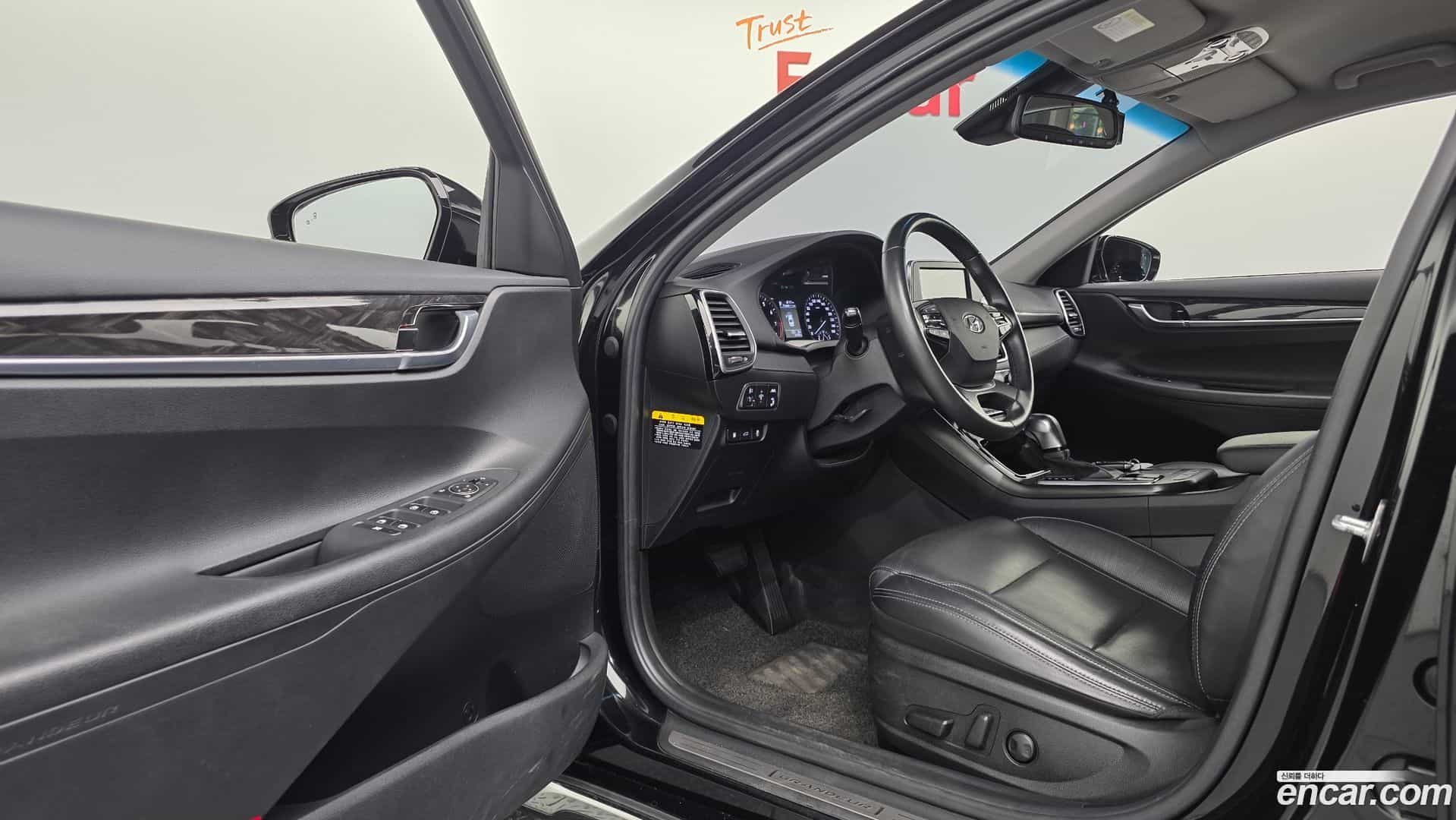 Grandeur Hyundai 2018.4-OPTION-015