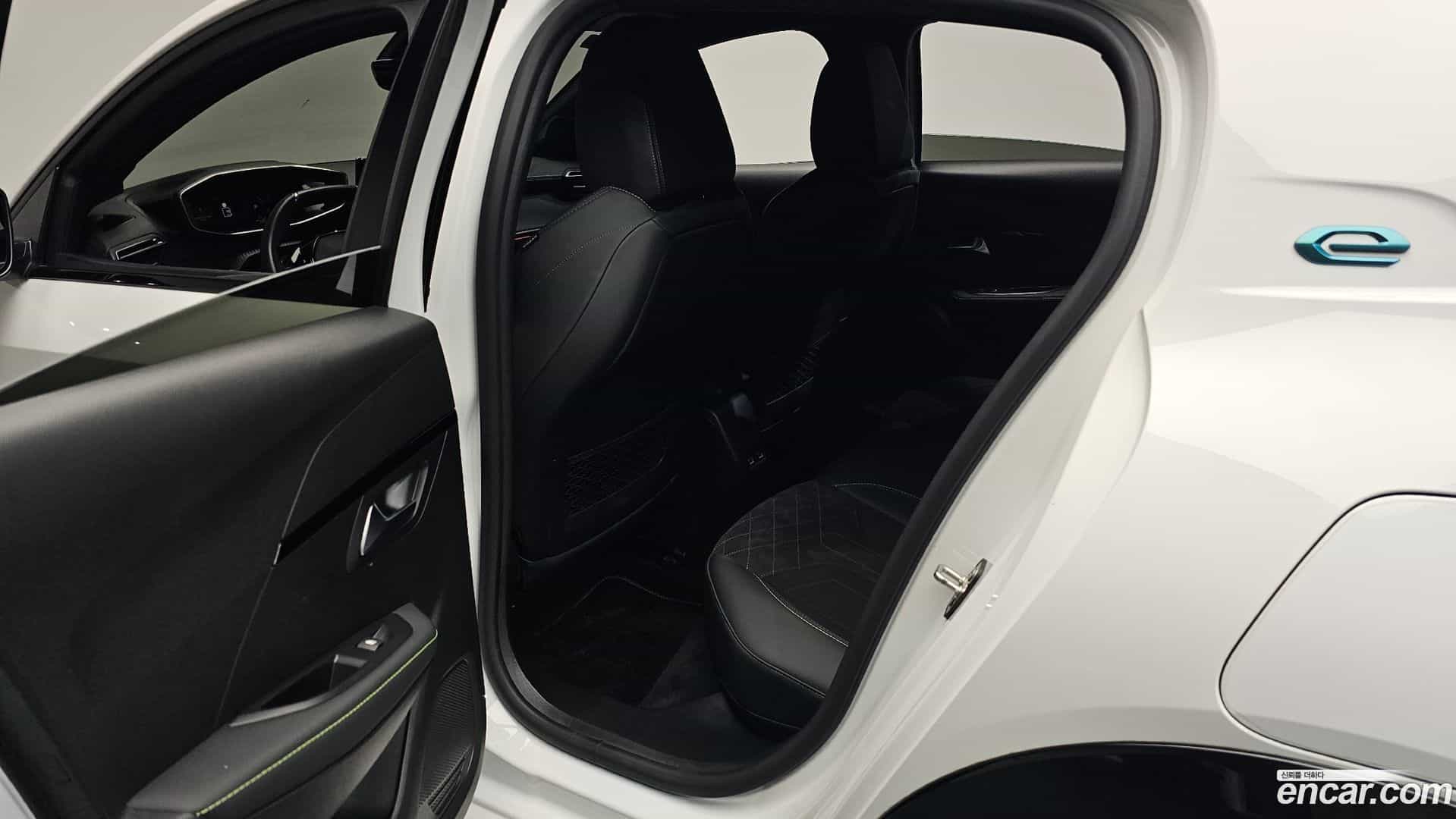 208 Peugeot 2023.6-OPTION-015