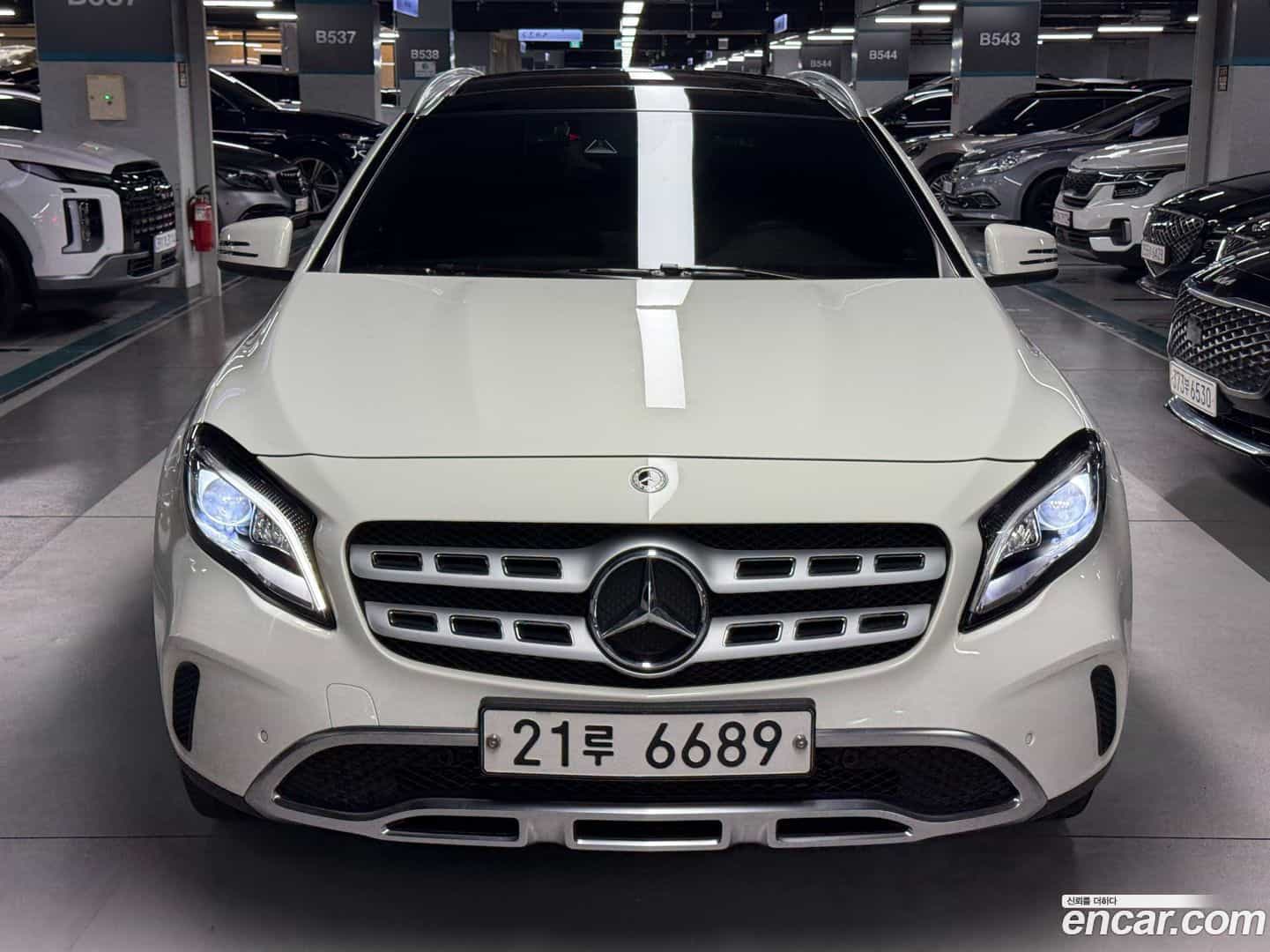 GLA-Class Mercedes-Benz 2017.9-OUTER-001