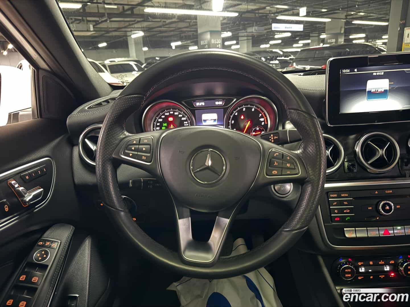 GLA-Class Mercedes-Benz 2017.9-INNER-008