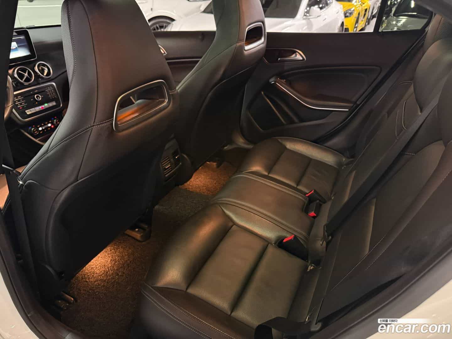 GLA-Class Mercedes-Benz 2017.9-INNER-010