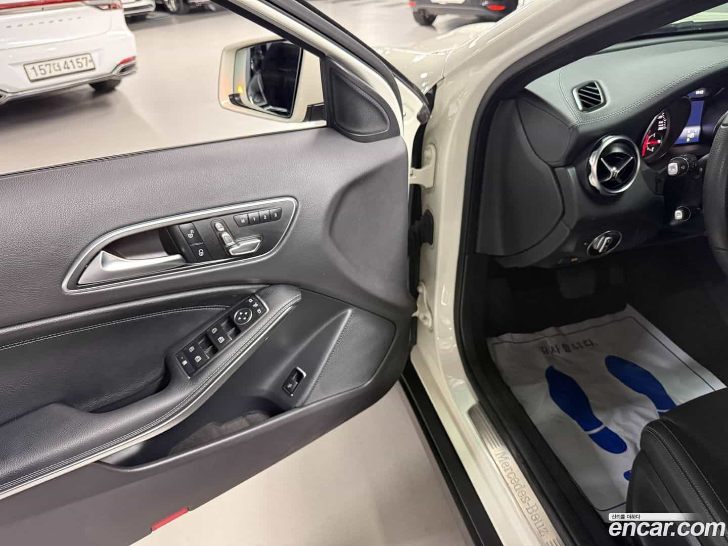 GLA-Class Mercedes-Benz 2017.9-OPTION-015