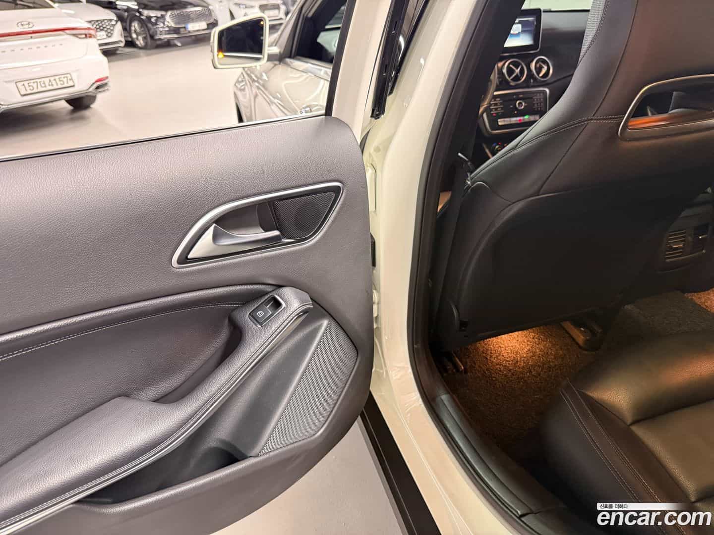 GLA-Class Mercedes-Benz 2017.9-OPTION-022