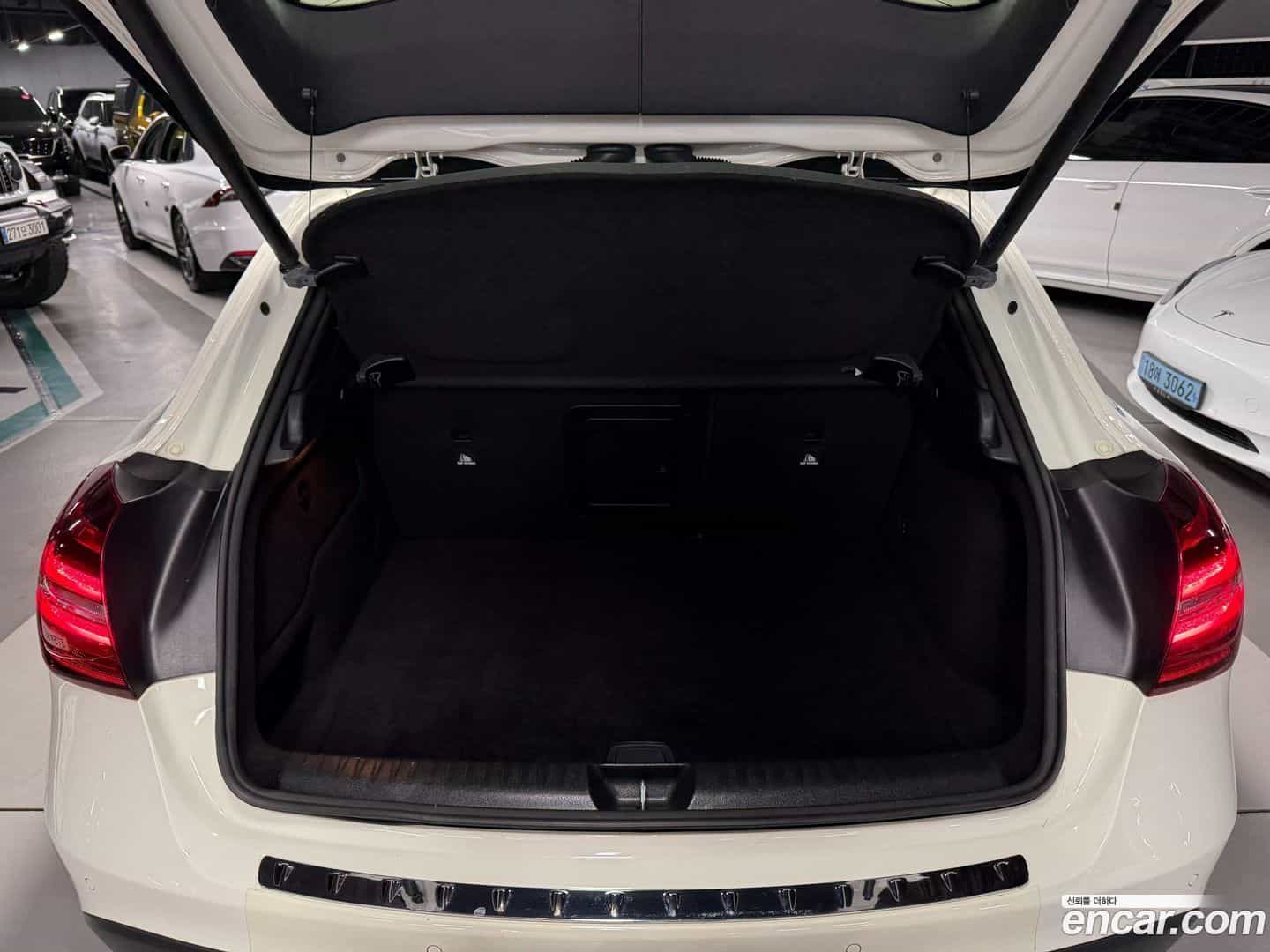 GLA-Class Mercedes-Benz 2017.9-OPTION-023