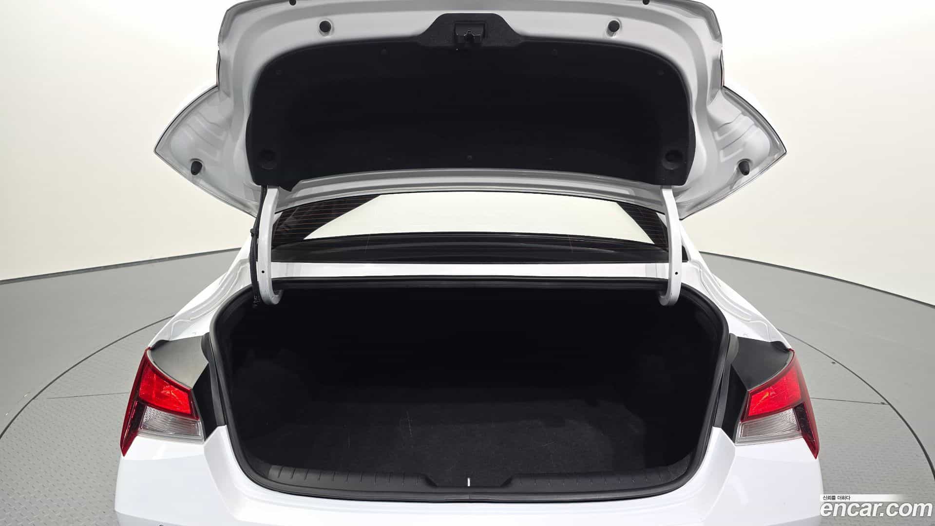 AVANTE Hyundai 2021.11-OPTION-024