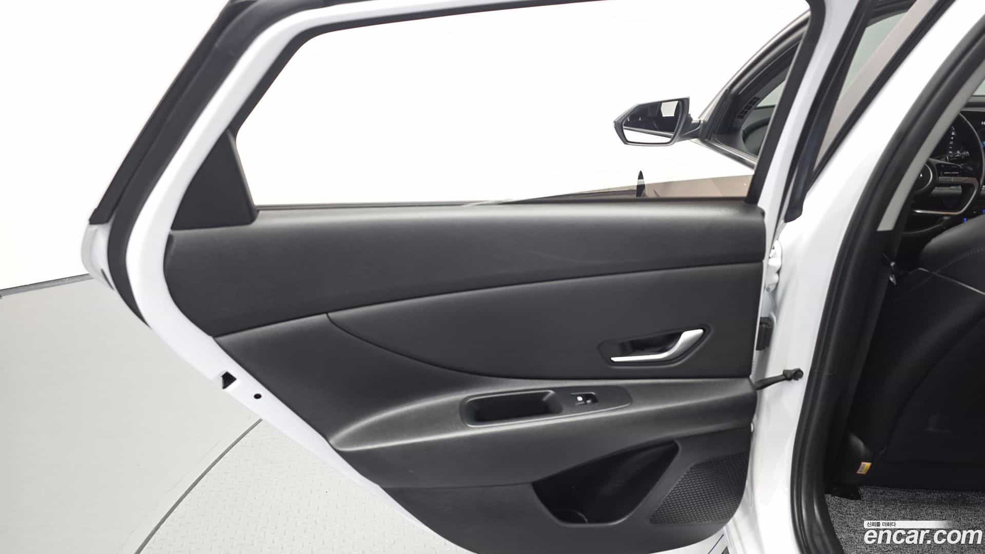 AVANTE Hyundai 2021.11-INNER-035