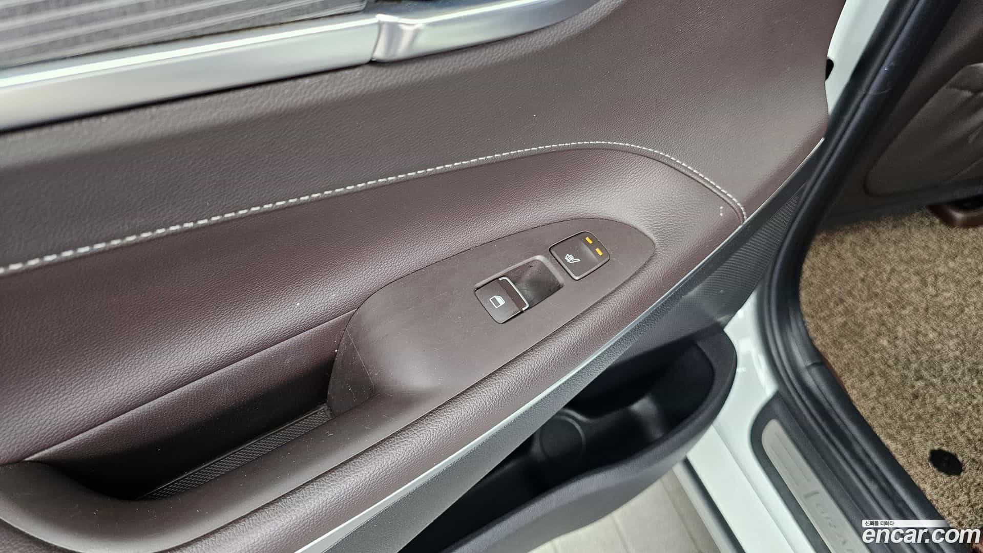 Grandeur Hyundai 2017.9-OPTION-023