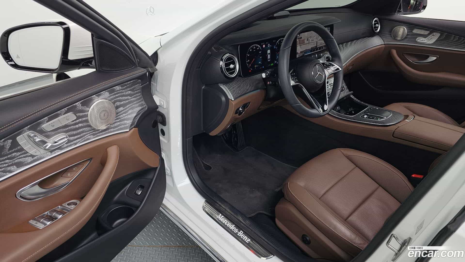 E-Class Mercedes-Benz 2022.10-INNER-010