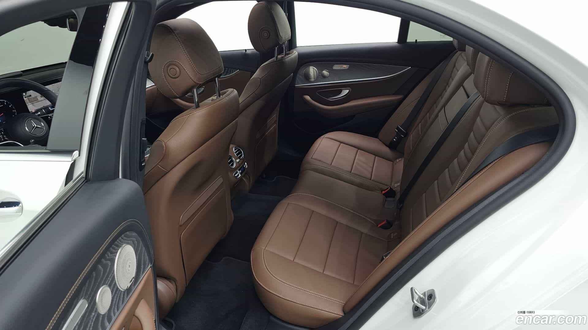 E-Class Mercedes-Benz 2022.10-OPTION-016