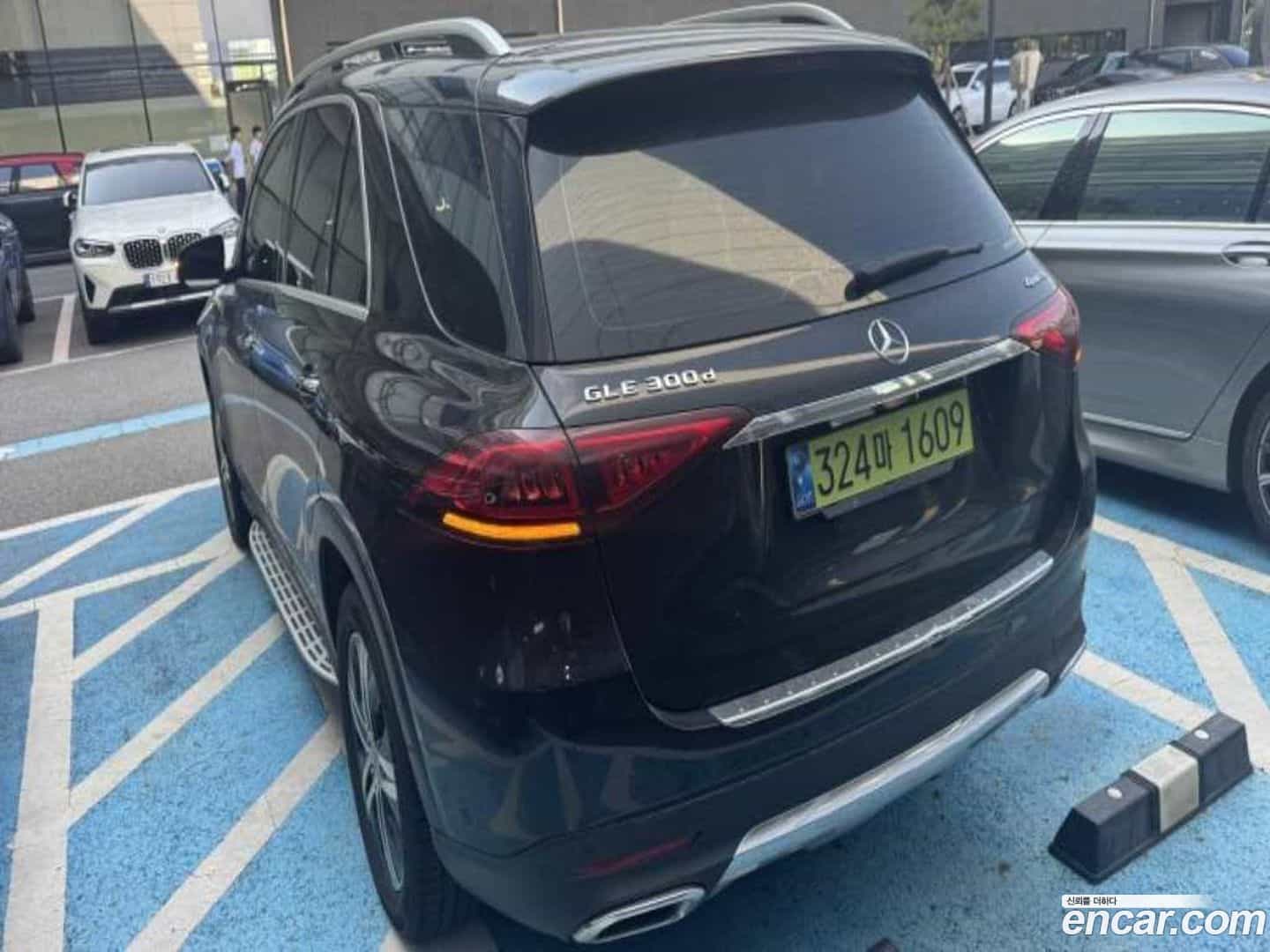 GLE-Class Mercedes-Benz 2020.8-OUTER-003