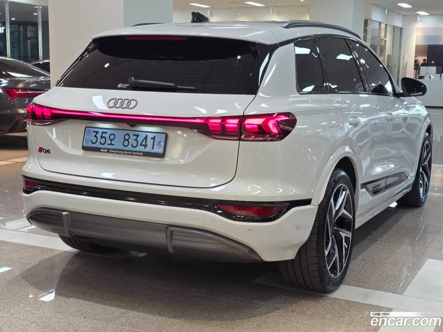Q6 e-tron Audi 2025.7-OUTER-002