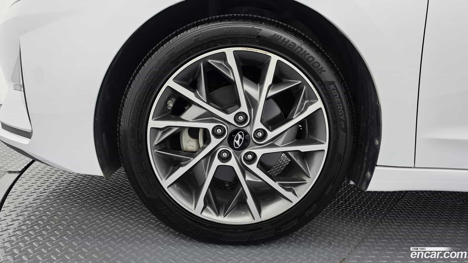 AVANTE Hyundai 2019.5-OUTER-005