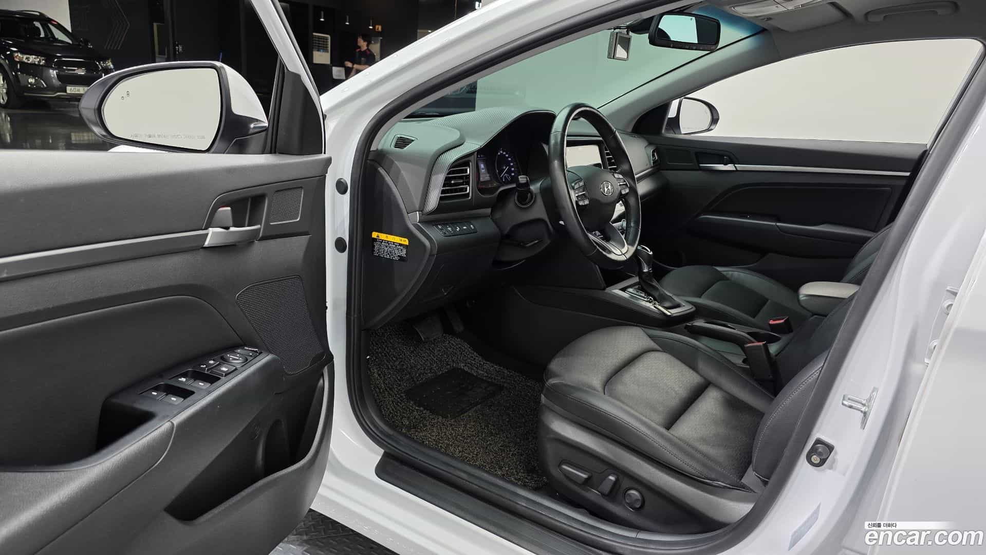 AVANTE Hyundai 2019.5-INNER-010