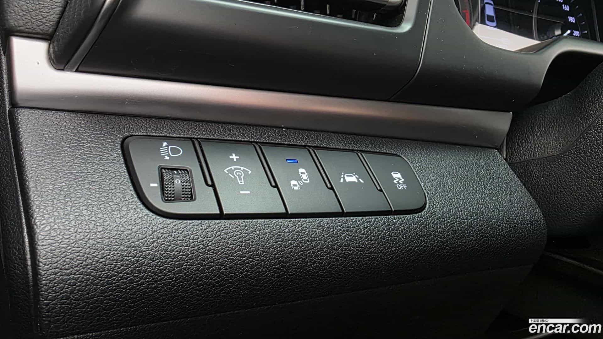 AVANTE Hyundai 2019.5-OPTION-022