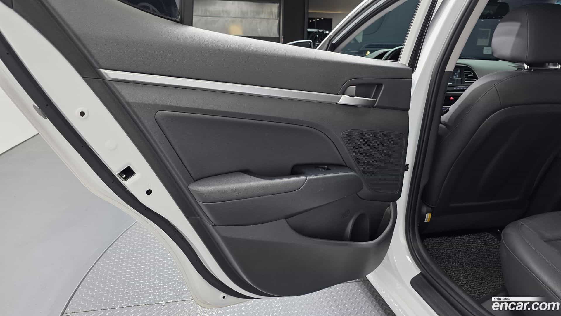 AVANTE Hyundai 2019.5-INNER-035