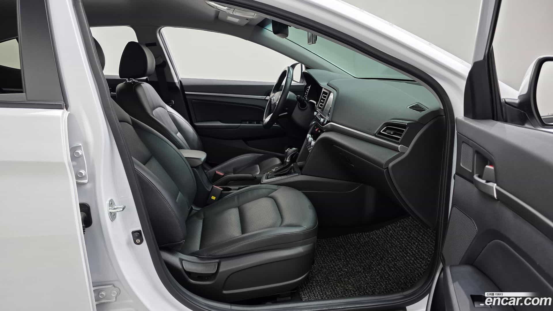 AVANTE Hyundai 2019.5-INNER-036