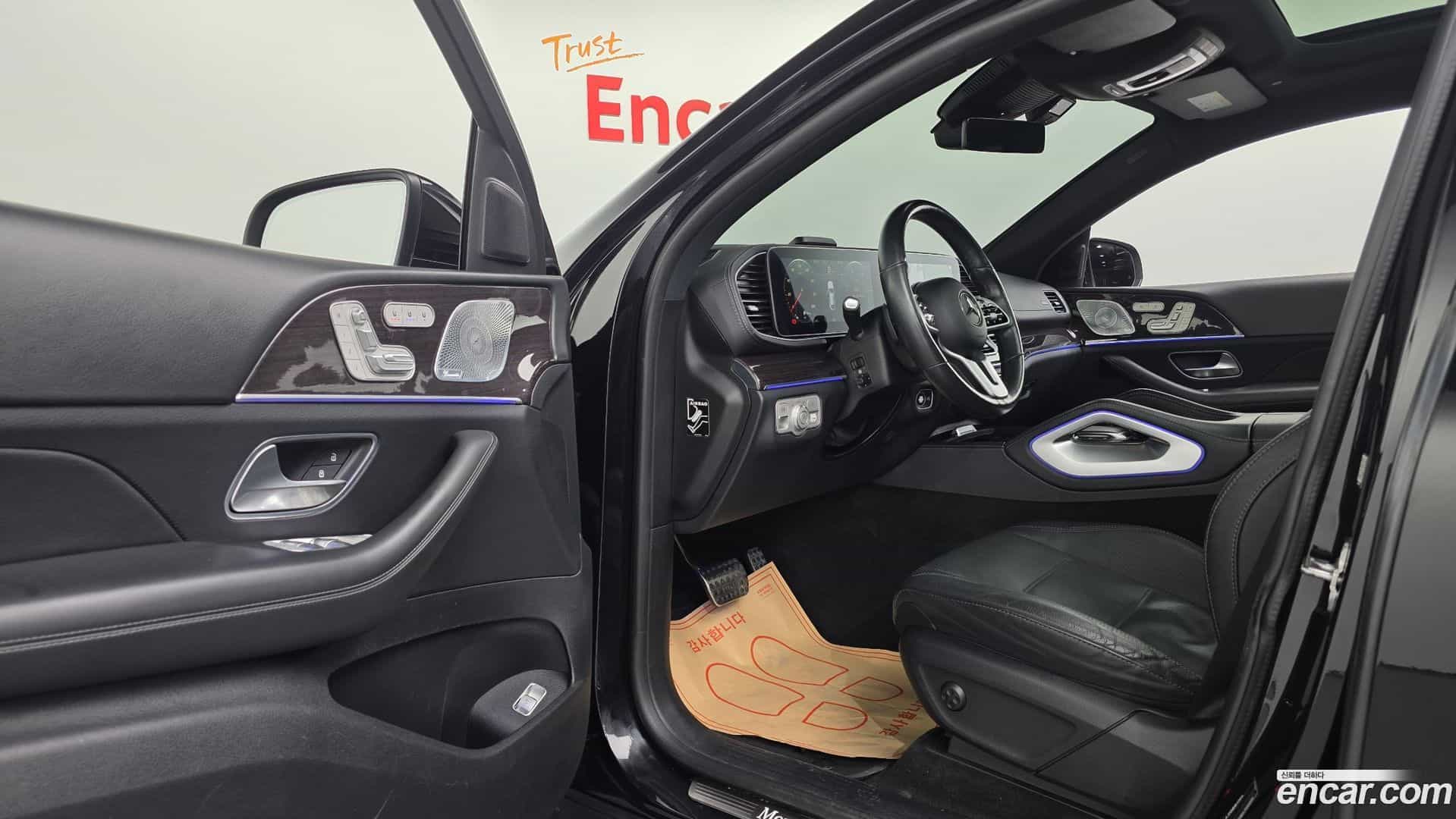 GLE-Class Mercedes-Benz 2021.1-INNER-036