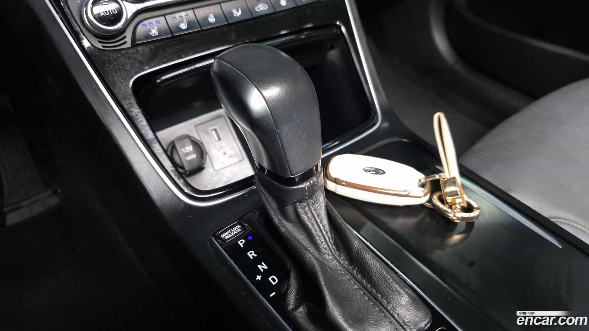 Grandeur Hyundai 2016.10-INNER-009