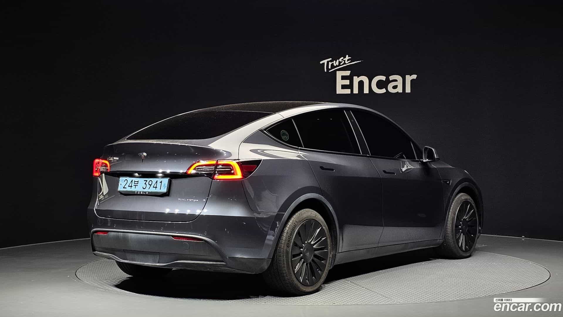 Model Y Tesla 2021.4-OUTER-002