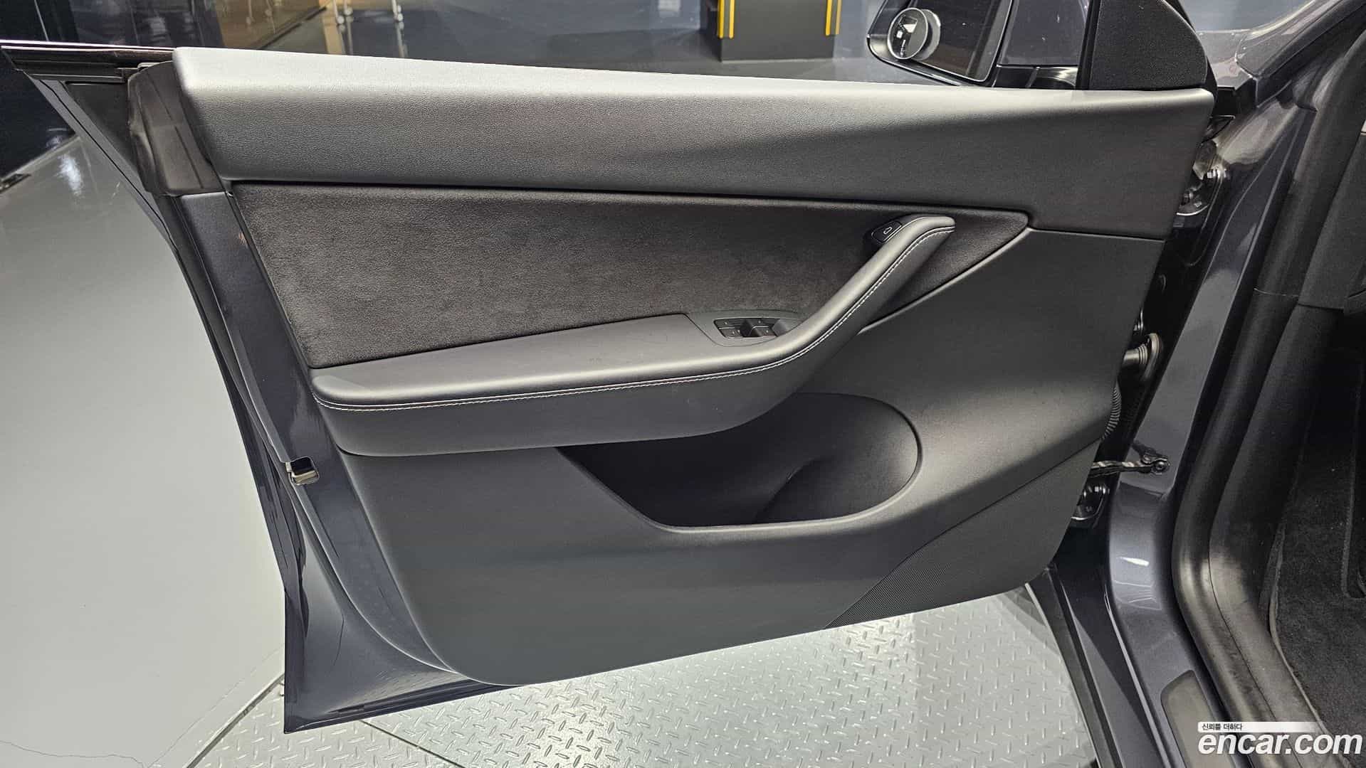 Model Y Tesla 2021.4-INNER-034
