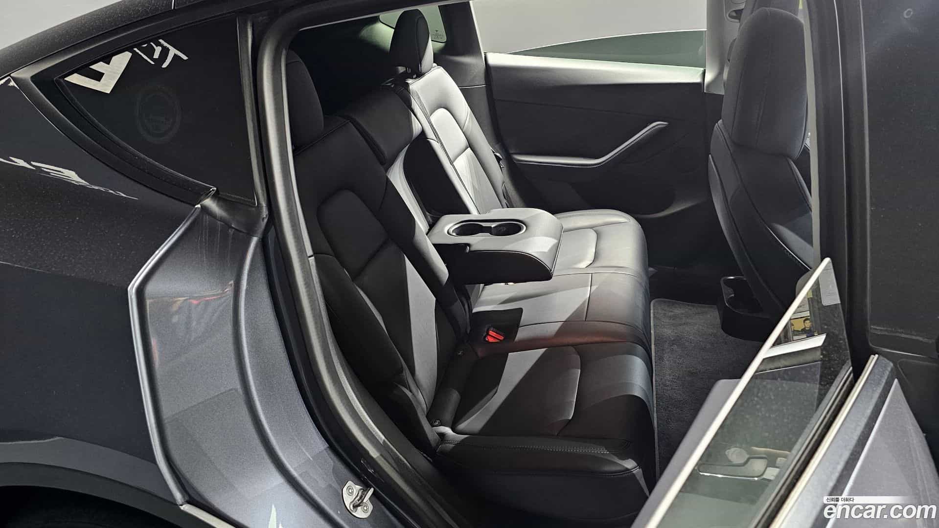 Model Y Tesla 2021.4-INNER-036